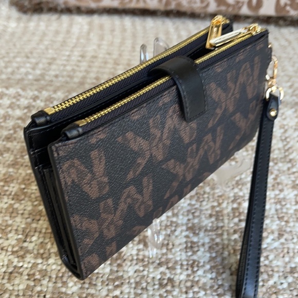 MICHAEL KORS LARGE DOUBLE ZIP WRISTLET WALLET - Picture 6 of 16